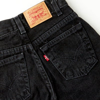 Vintage Levi's 550 Relaxed Fit Regular black denim shorts · Size 7x